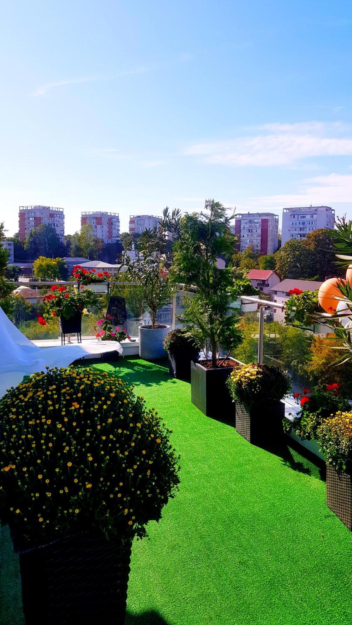 Penthouse View Aeroport Iasi Apartment Bagian luar foto