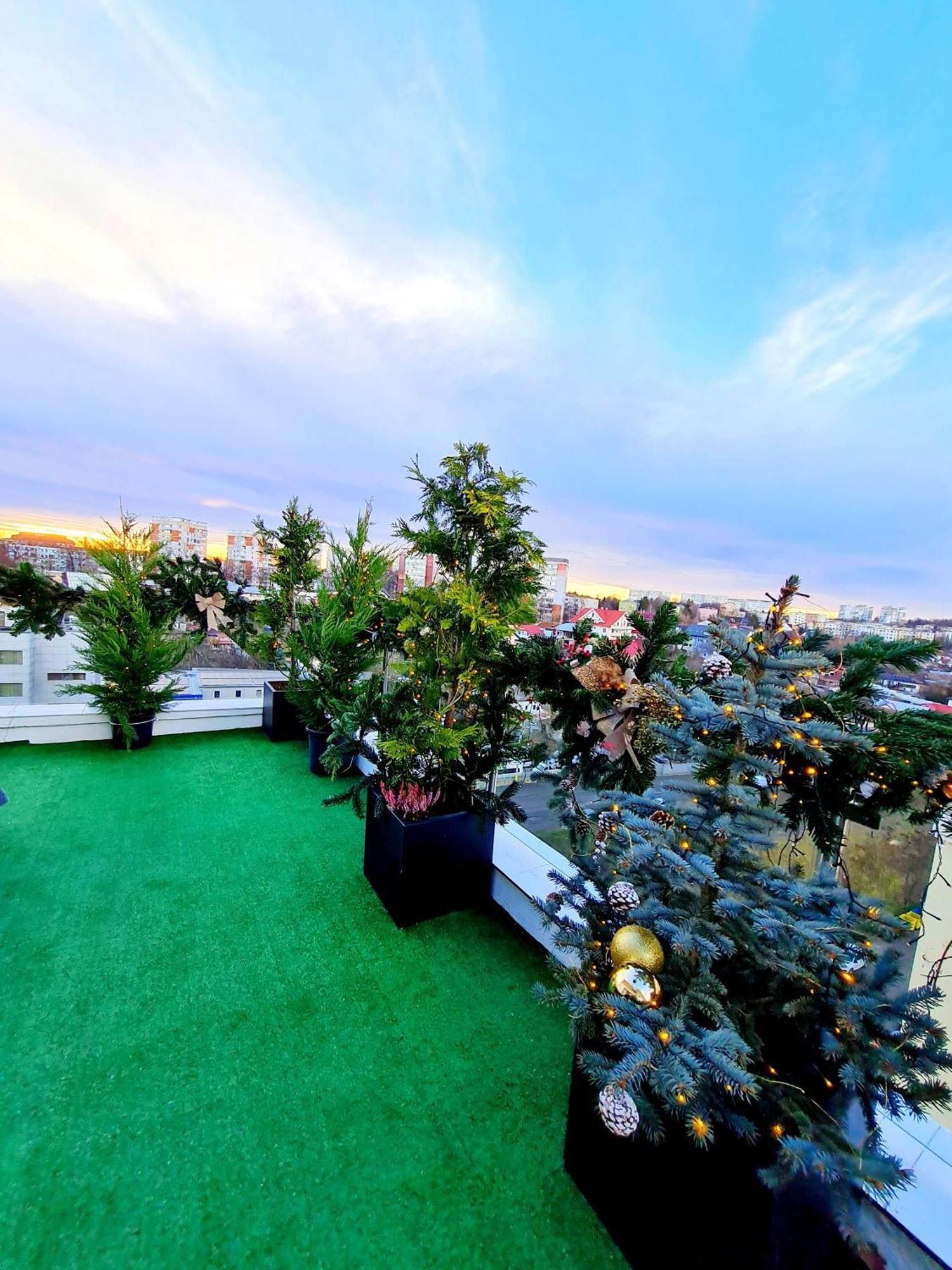 Penthouse View Aeroport Iasi Apartment Bagian luar foto