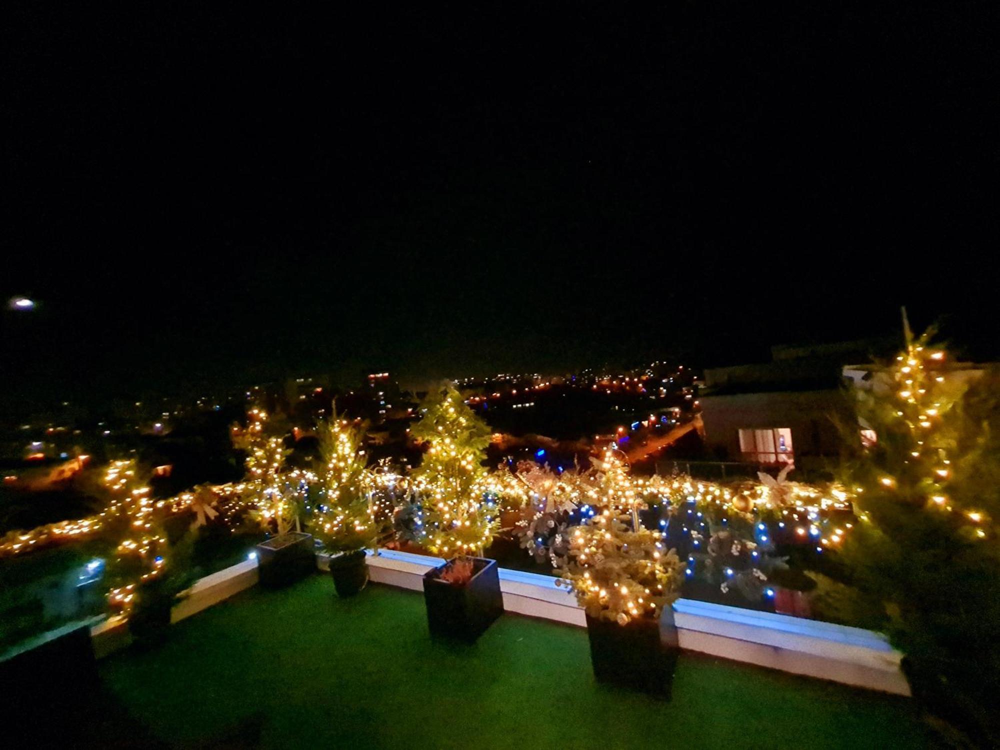 Penthouse View Aeroport Iasi Apartment Bagian luar foto