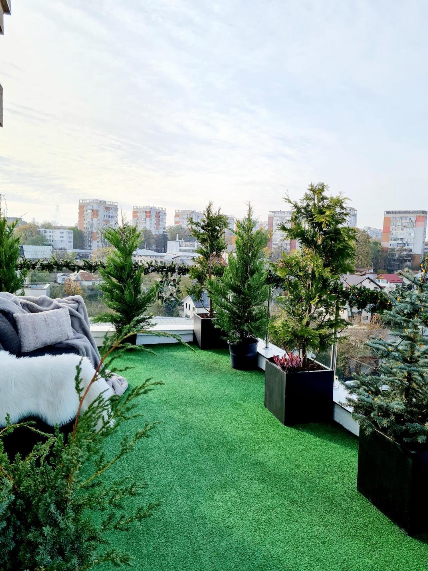 Penthouse View Aeroport Iasi Apartment Bagian luar foto