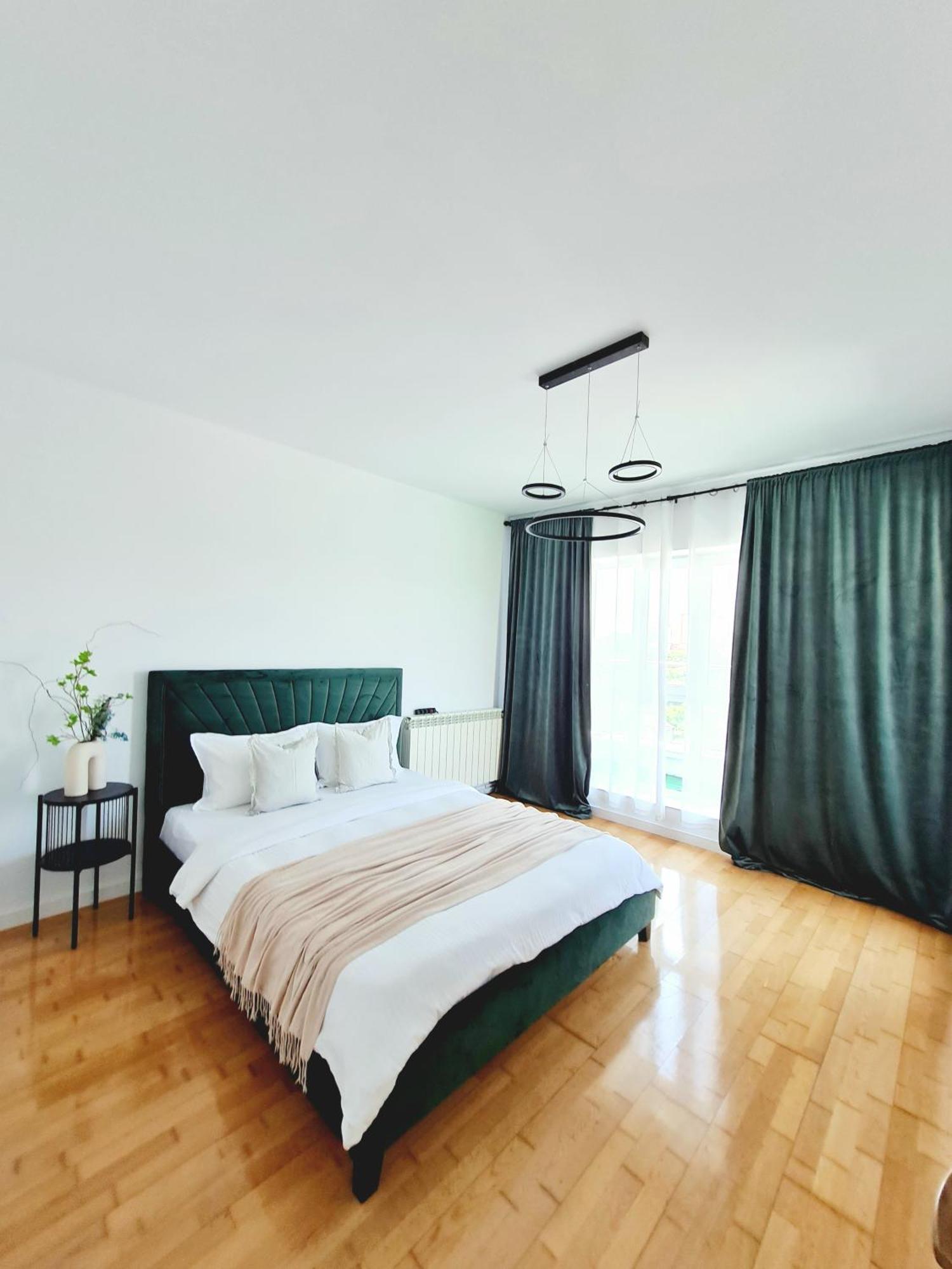 Penthouse View Aeroport Iasi Apartment Bagian luar foto