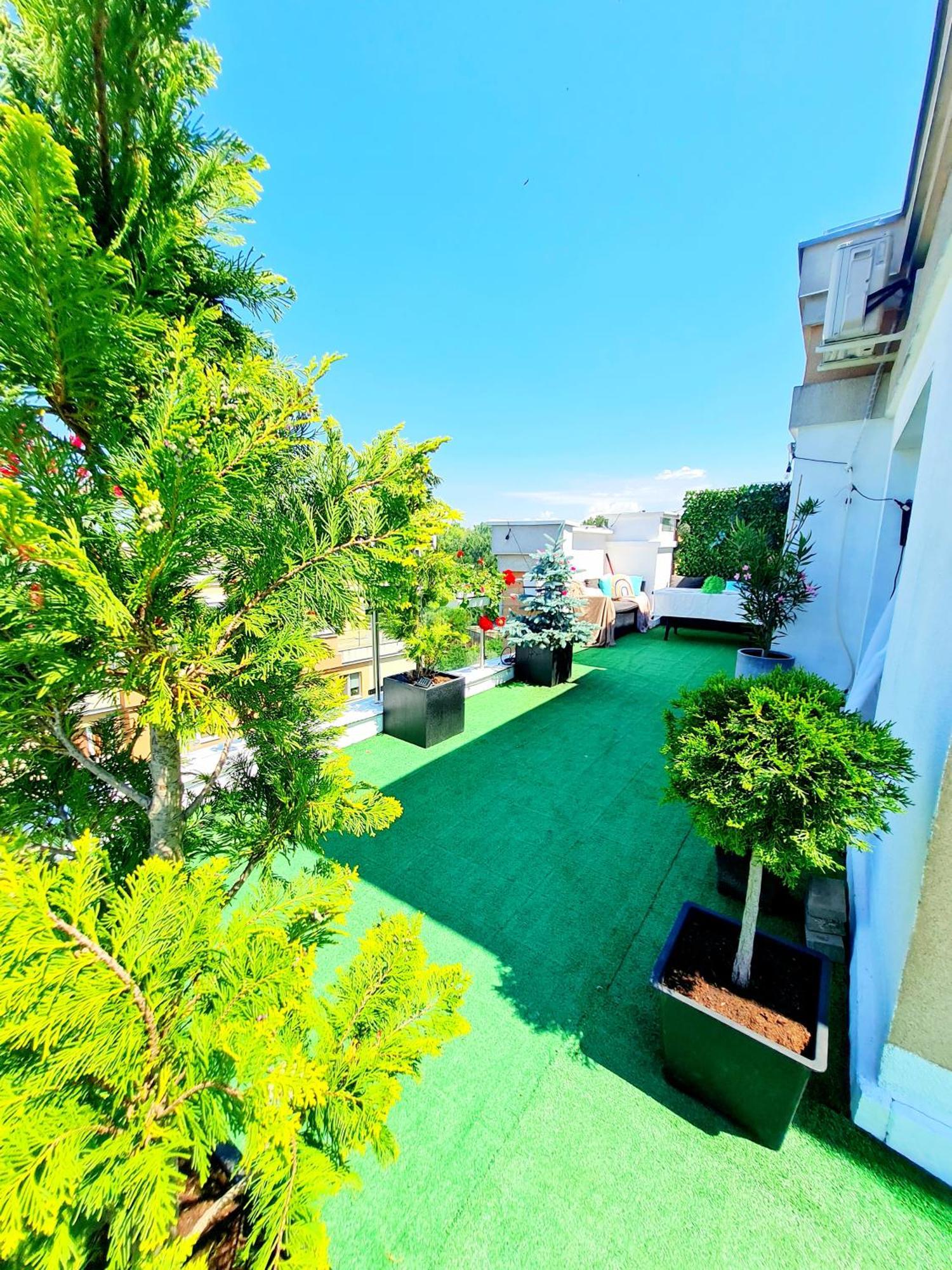 Penthouse View Aeroport Iasi Apartment Bagian luar foto