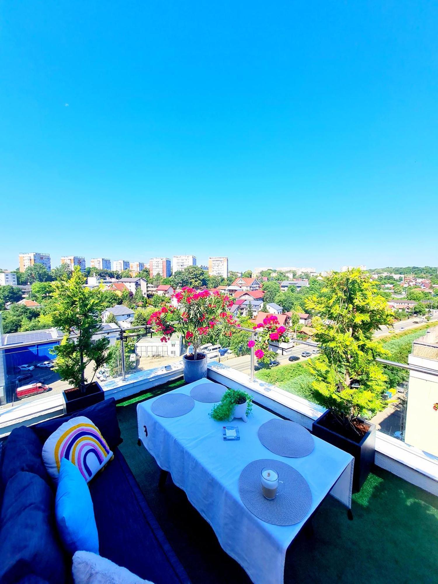 Penthouse View Aeroport Iasi Apartment Bagian luar foto