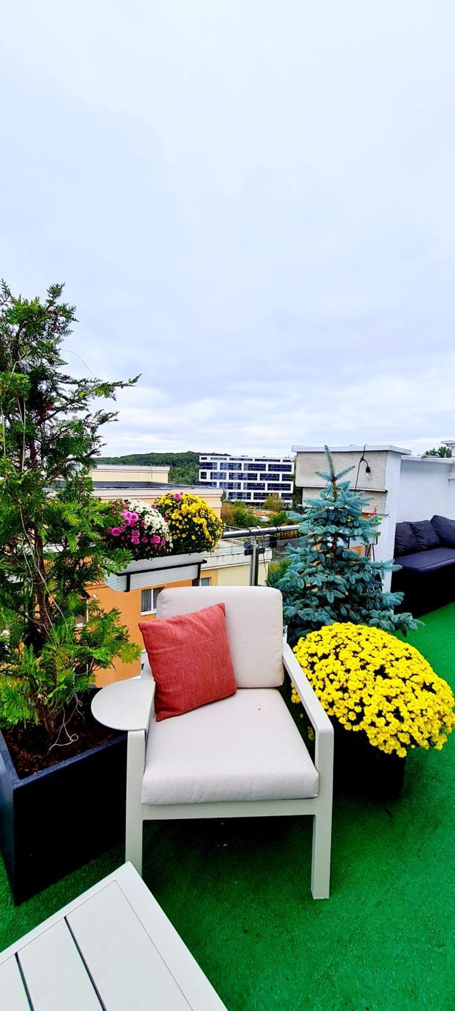 Penthouse View Aeroport Iasi Apartment Bagian luar foto